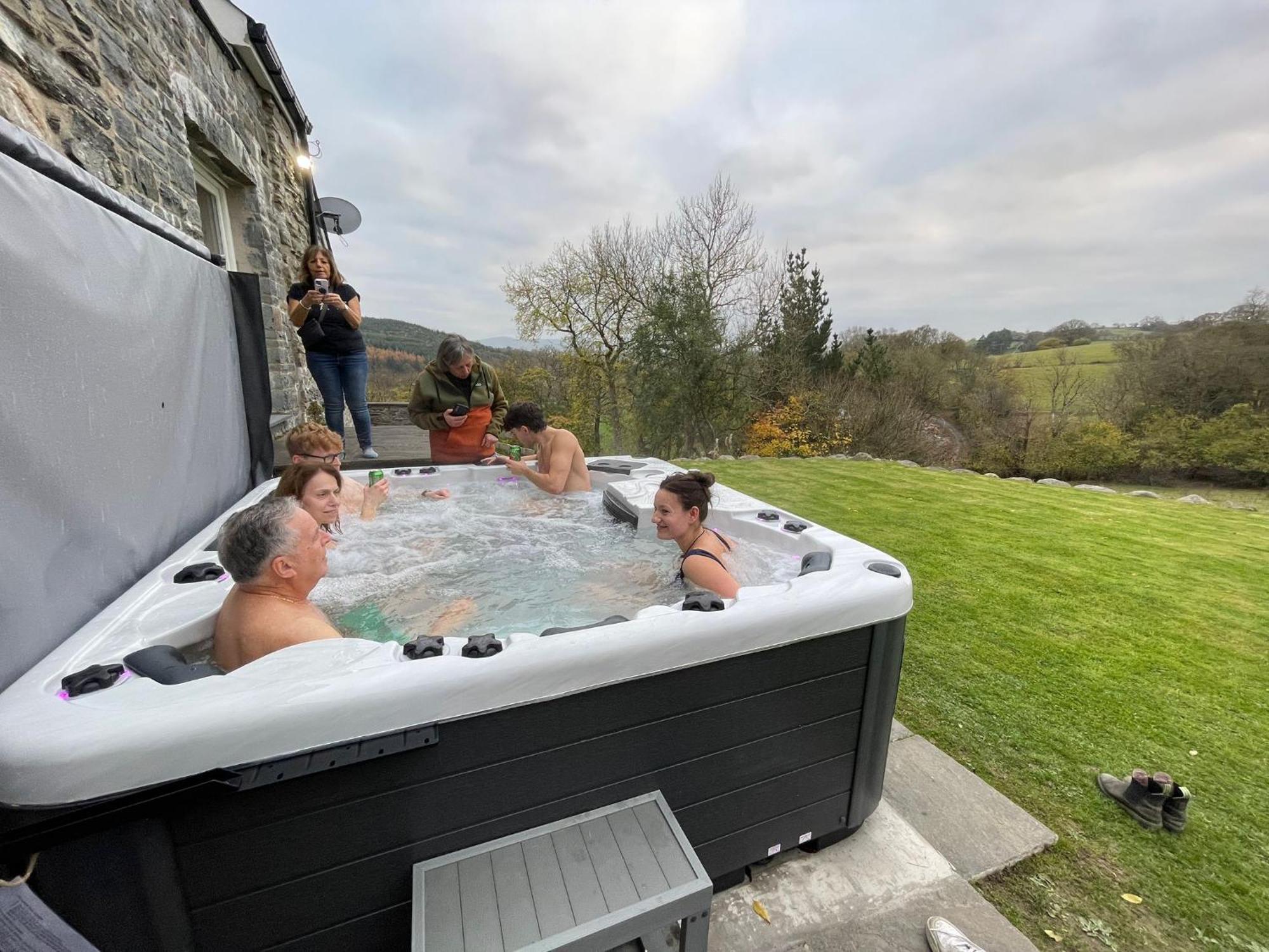 3 Bedroom Barn Conversion With Hot Tub-Garden View - Ty Cerrig Barn Corwen Exterior photo